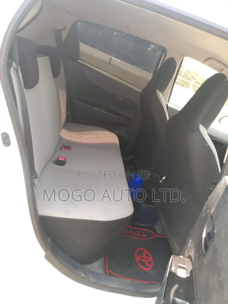 Toyota Vitz 2013 White
