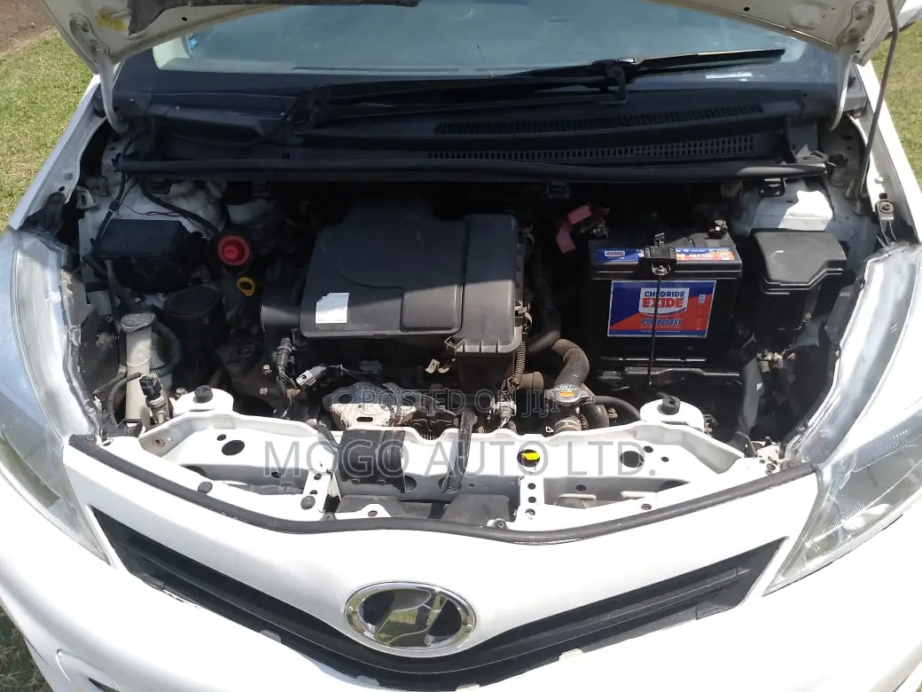 Toyota Vitz 2013 White