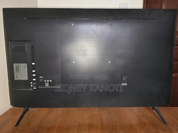 Samsung 43" Smart TV UA43TU8000U Broken Screen - thumbnail 2