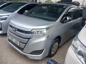 Toyota Noah 2019 Silver