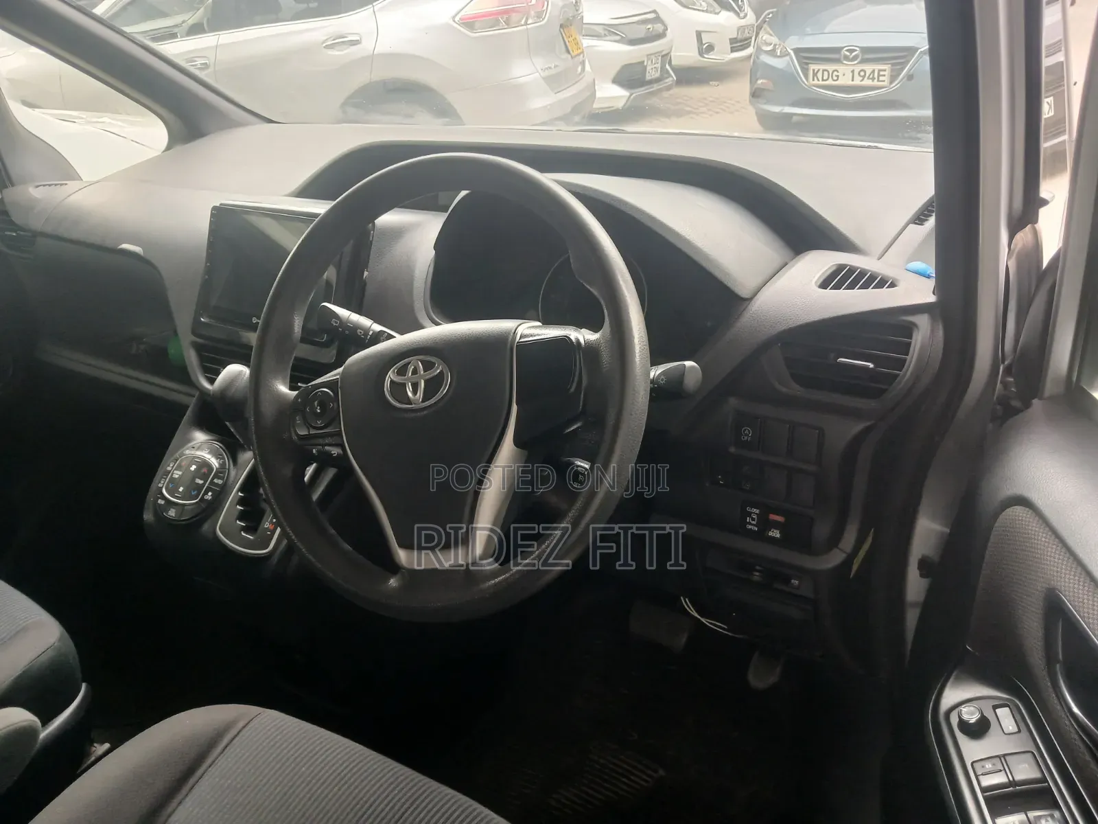 Toyota Noah 2019 Silver