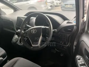 Toyota Noah 2019 Silver