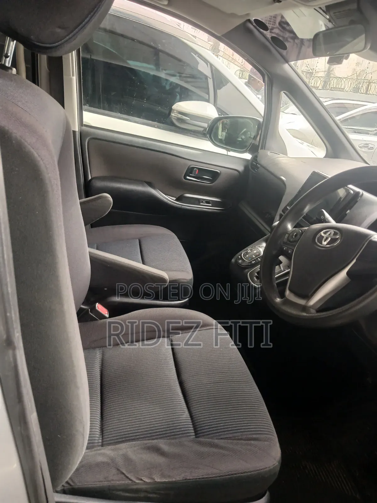 Toyota Noah 2019 Silver