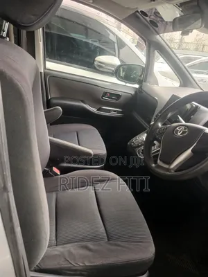 Toyota Noah 2019 Silver