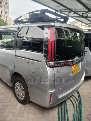 Toyota Noah 2019 Silver