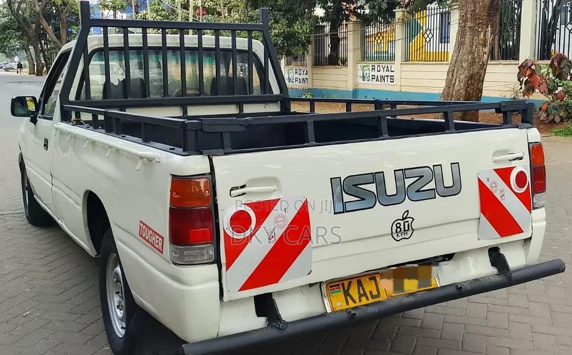 Isuzu Tougher 1998 White