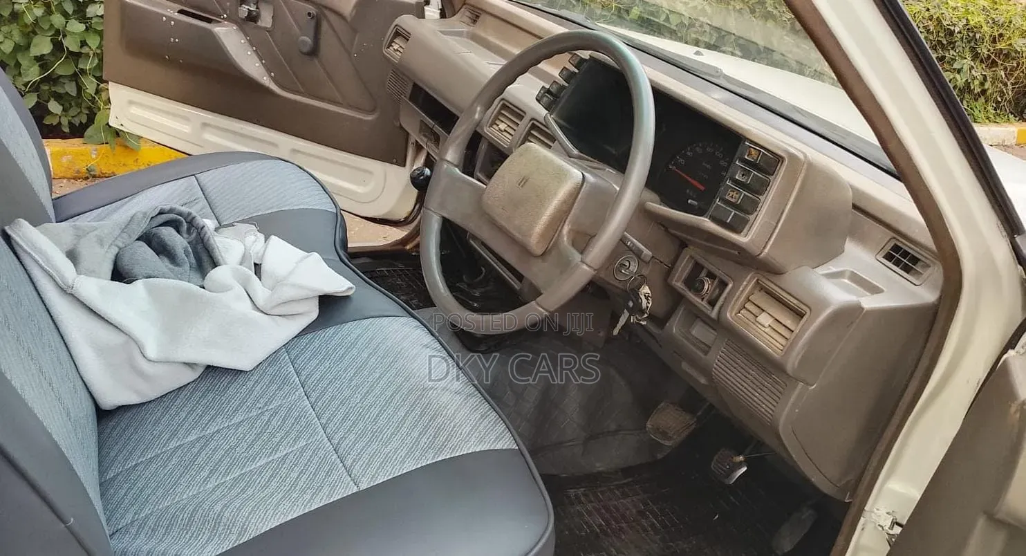 Isuzu Tougher 1998 White