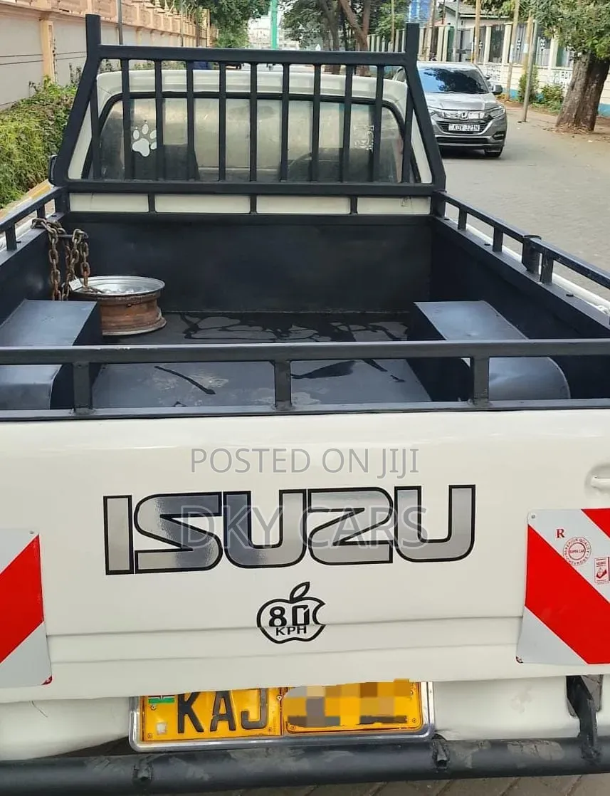 Isuzu Tougher 1998 White