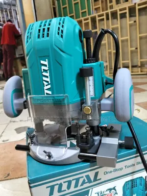 Modern Furniture Total Wood Router 1600 Watts and Set of Accessories