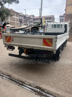 Truck Mitsubishi 2013 White