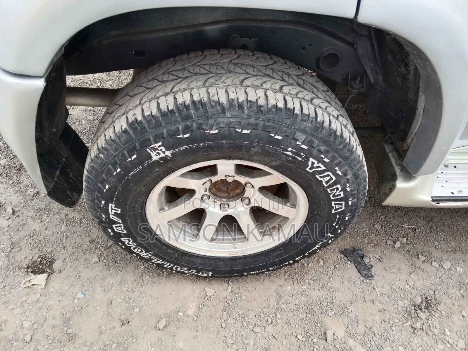 Toyota Hilux Surf 2000 Gold