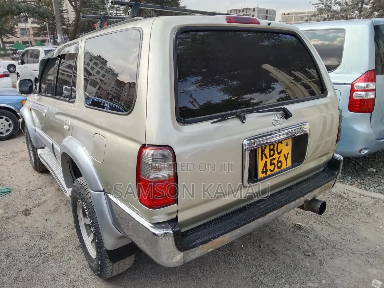 Toyota Hilux Surf 2000 Gold