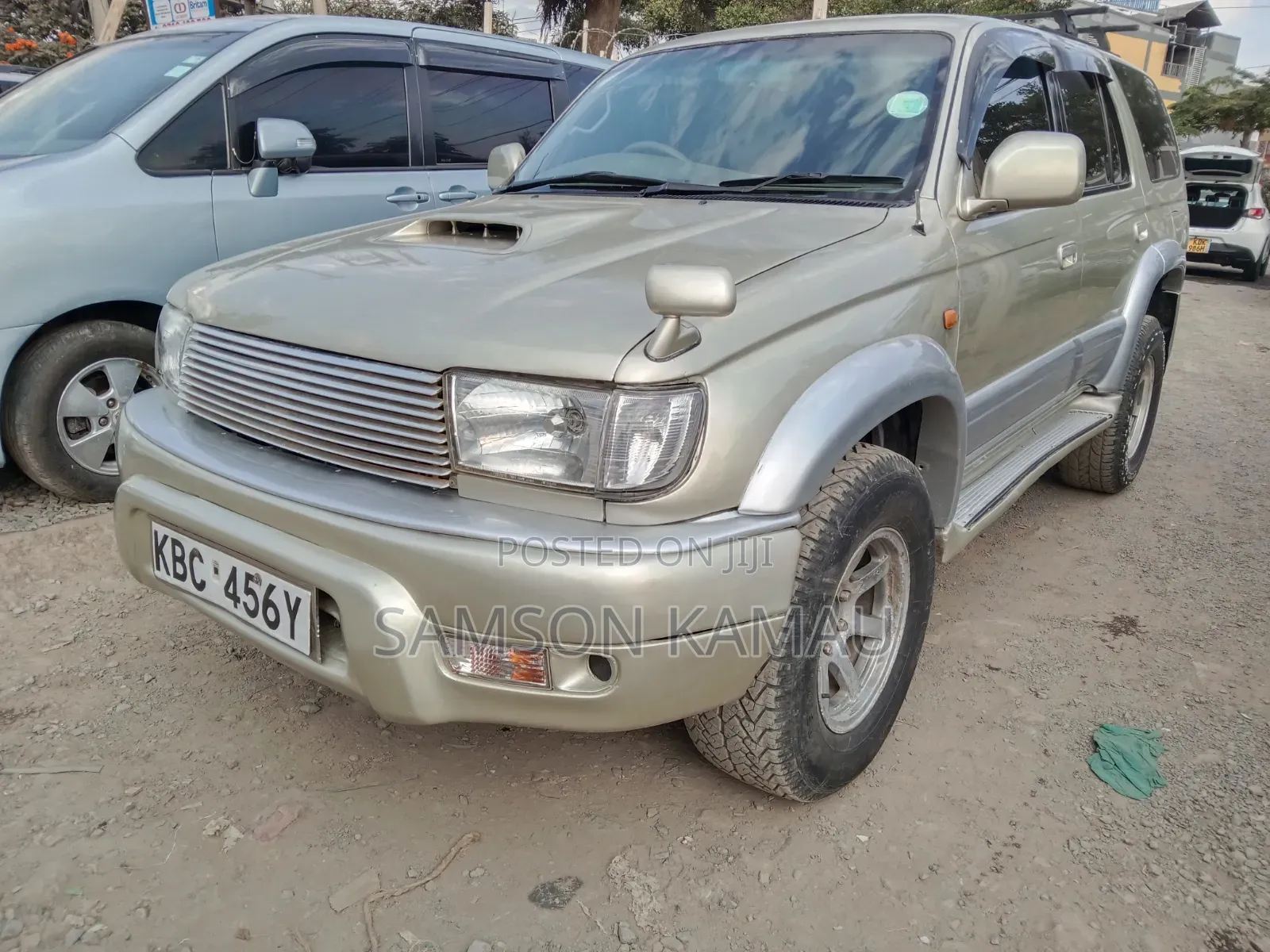 Toyota Hilux Surf 2000 Gold