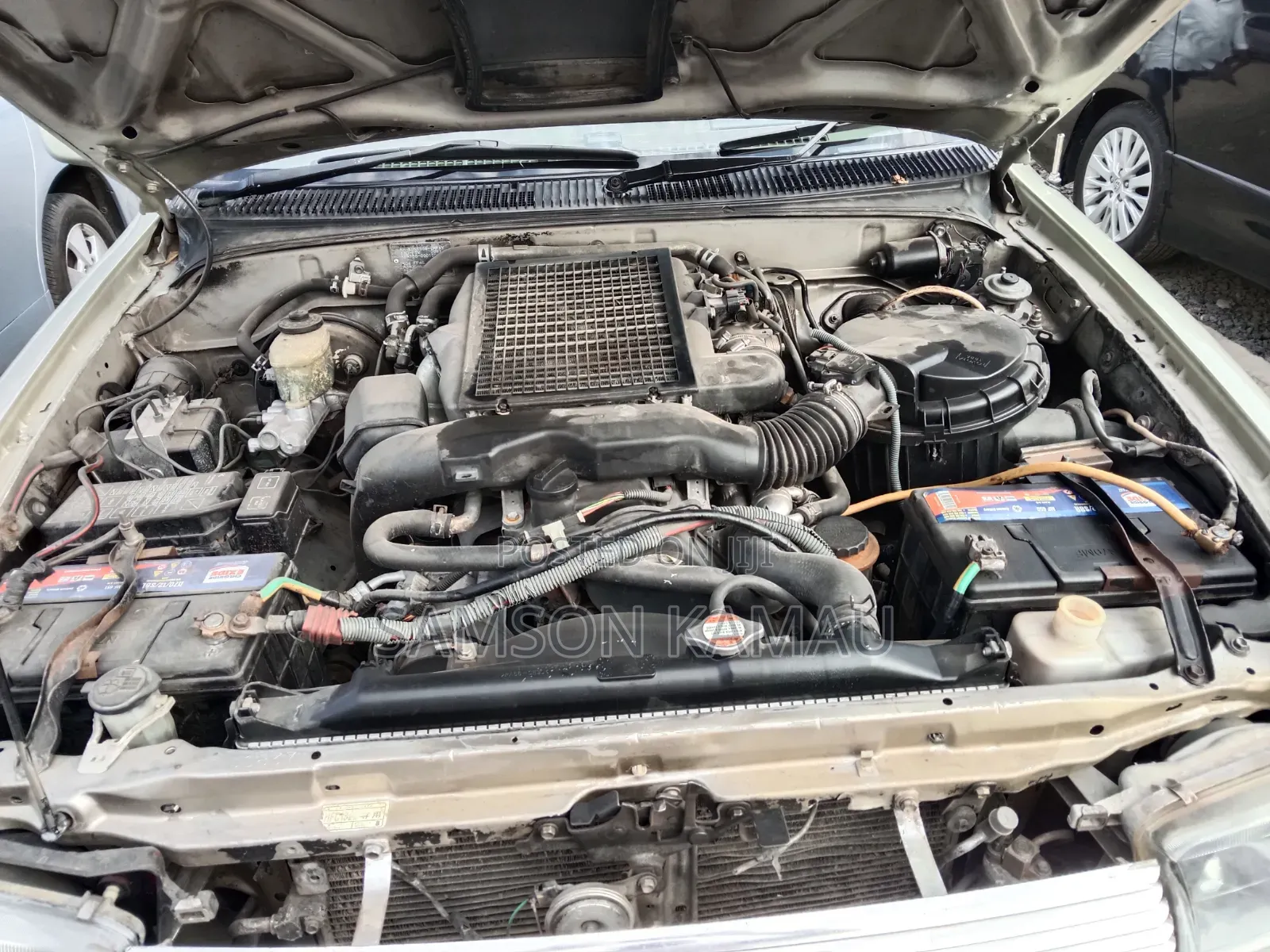 Toyota Hilux Surf 2000 Gold