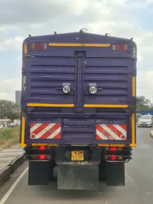 Isuzu NQR Truck