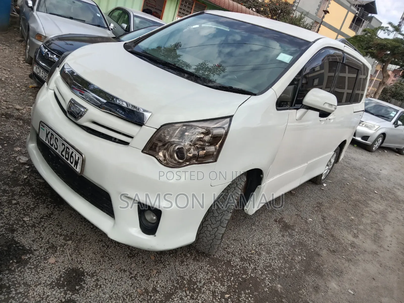 Toyota Noah 2012 White