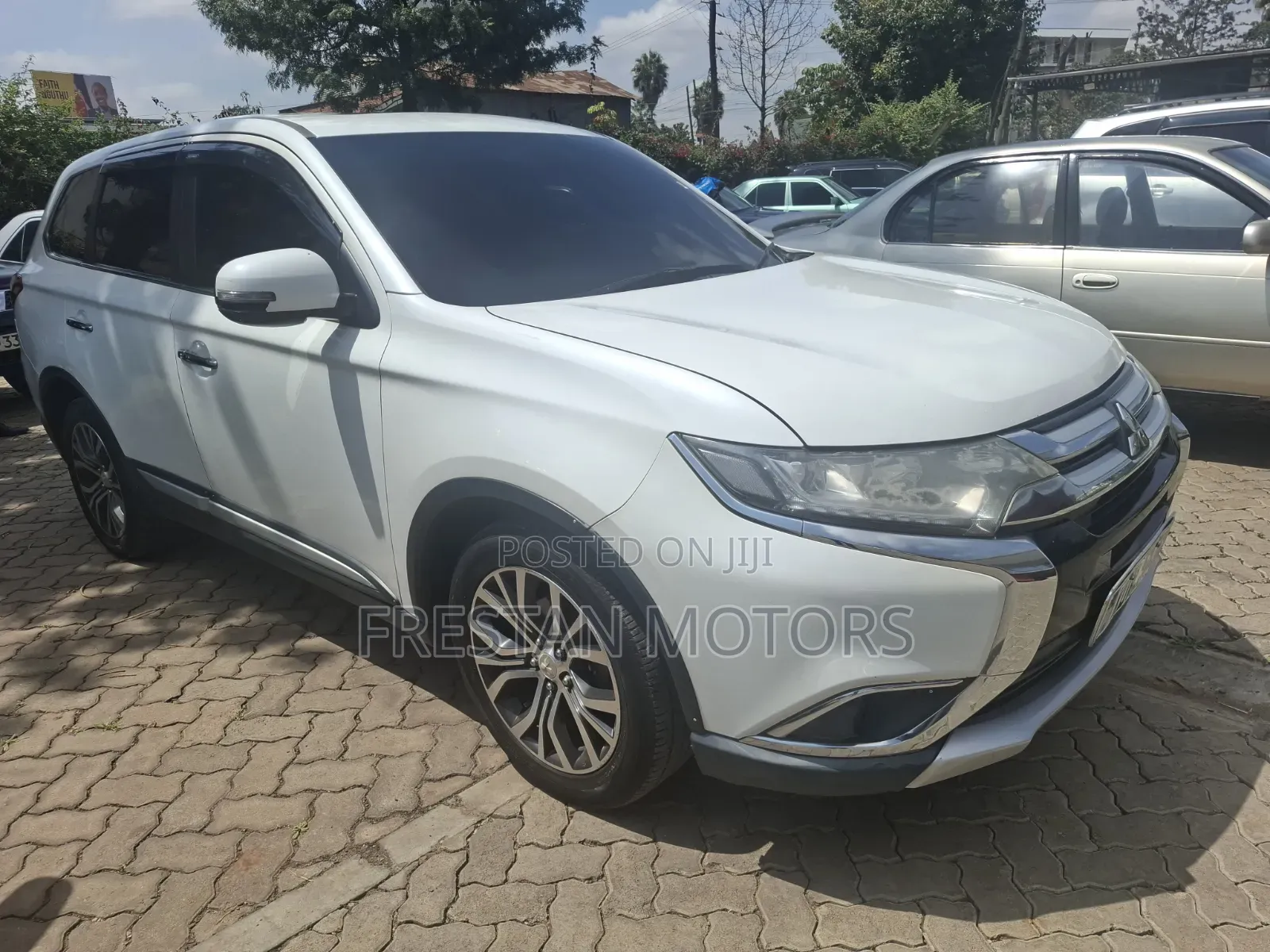 Mitsubishi Outlander 2016 White