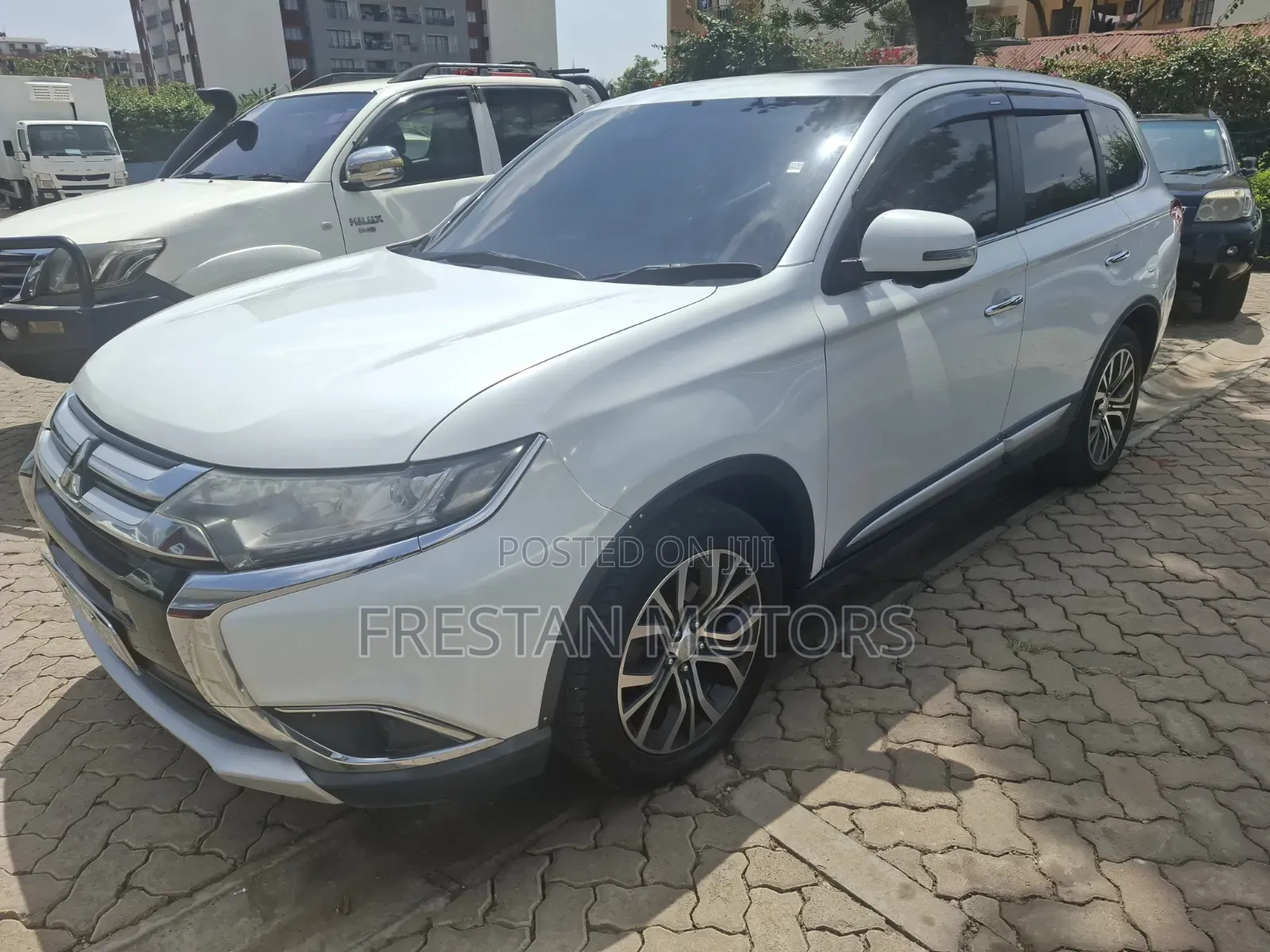 Mitsubishi Outlander 2016 White