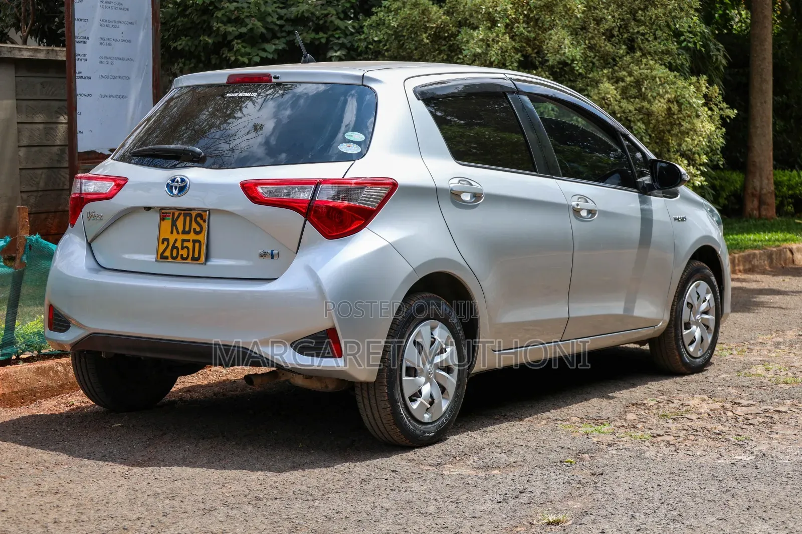 Toyota Vitz 2017 Silver