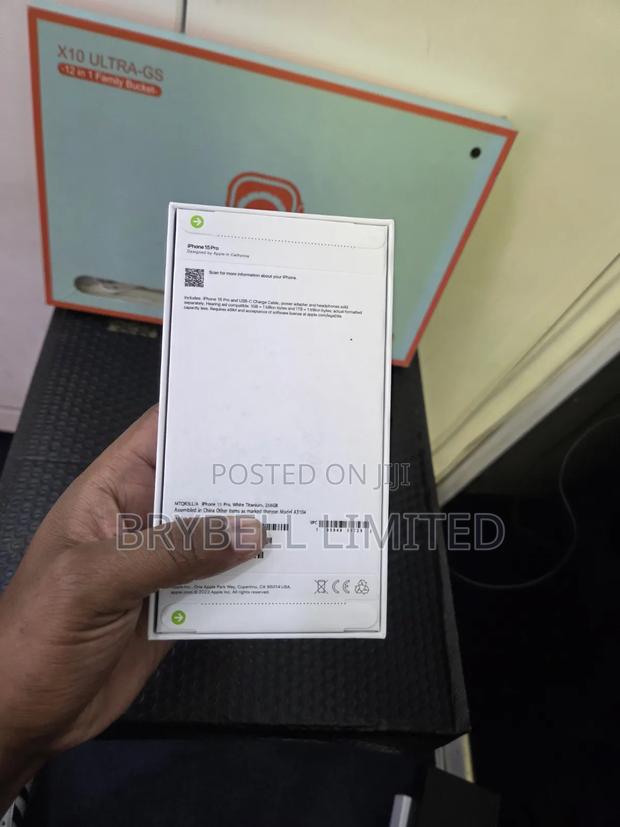 New Apple iPhone 15 Pro Max 256 GB White - thumbnail 4