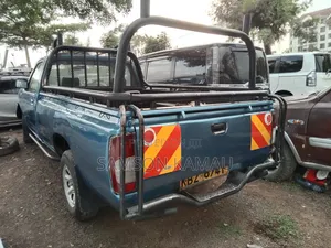 Nissan Hardbody 2014 Blue