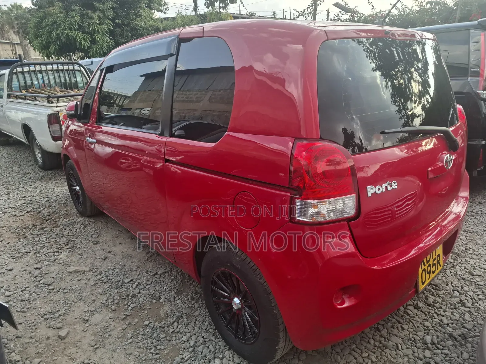Toyota Porte 2014 Red
