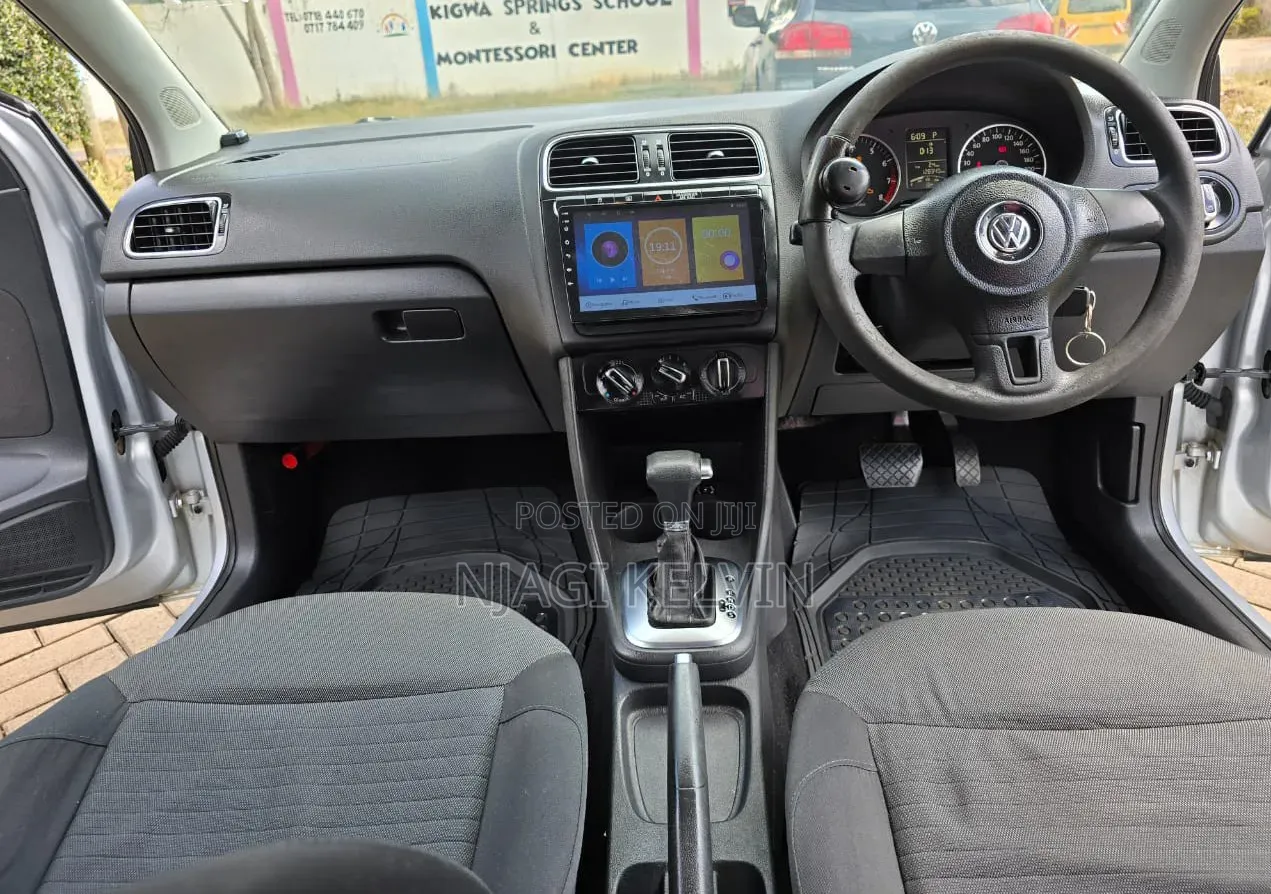 Volkswagen Polo 2011 Silver