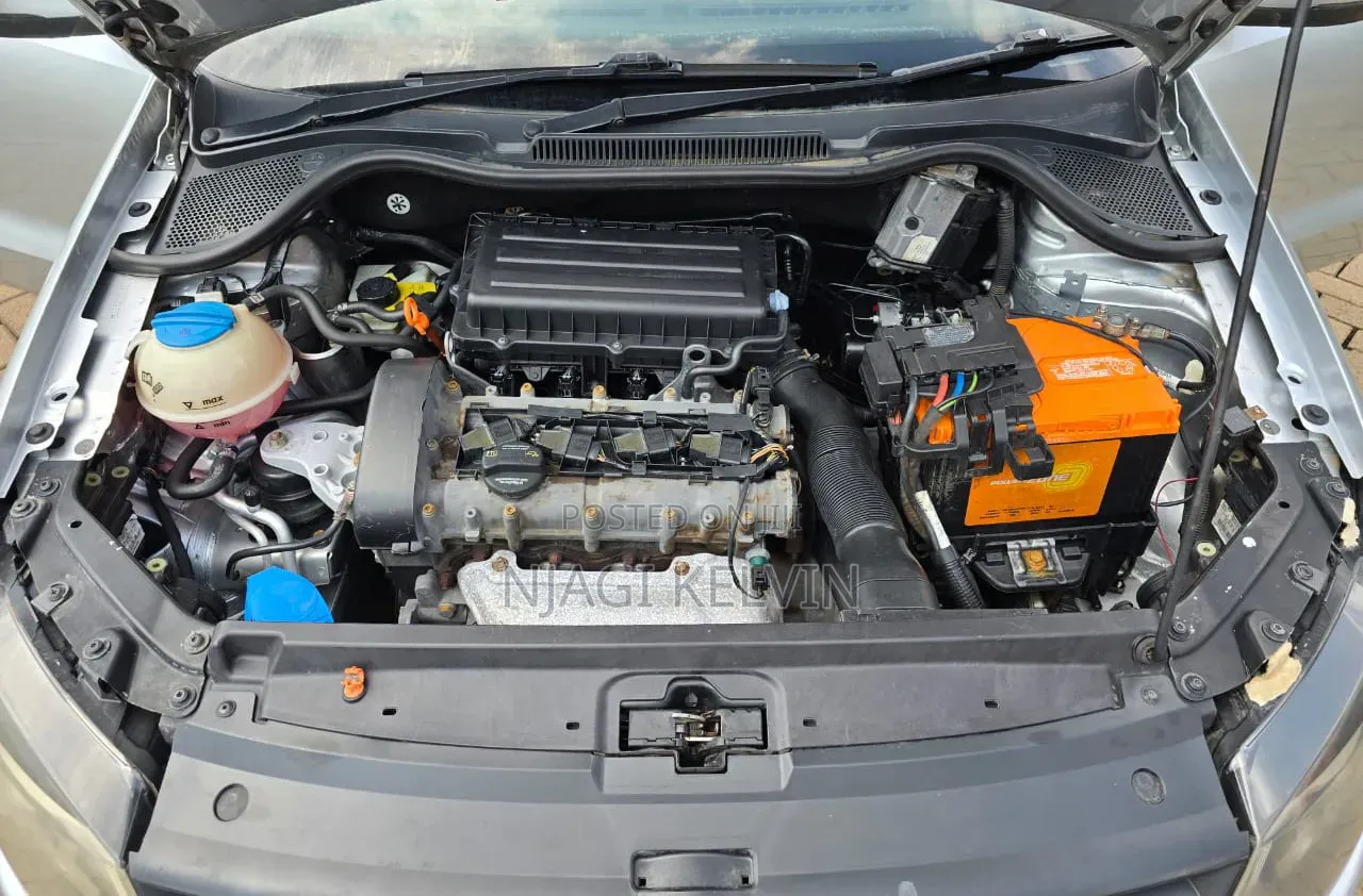 Volkswagen Polo 2011 Silver