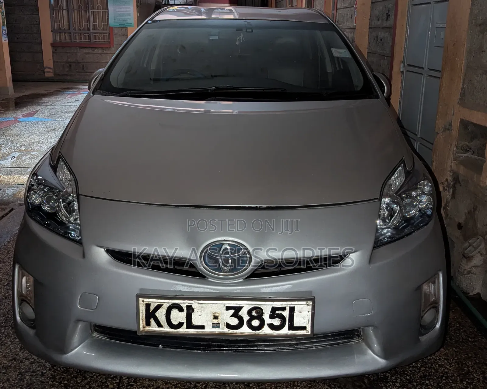 Toyota Prius V 2010 Silver