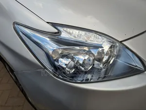 Toyota Prius V 2010 Silver
