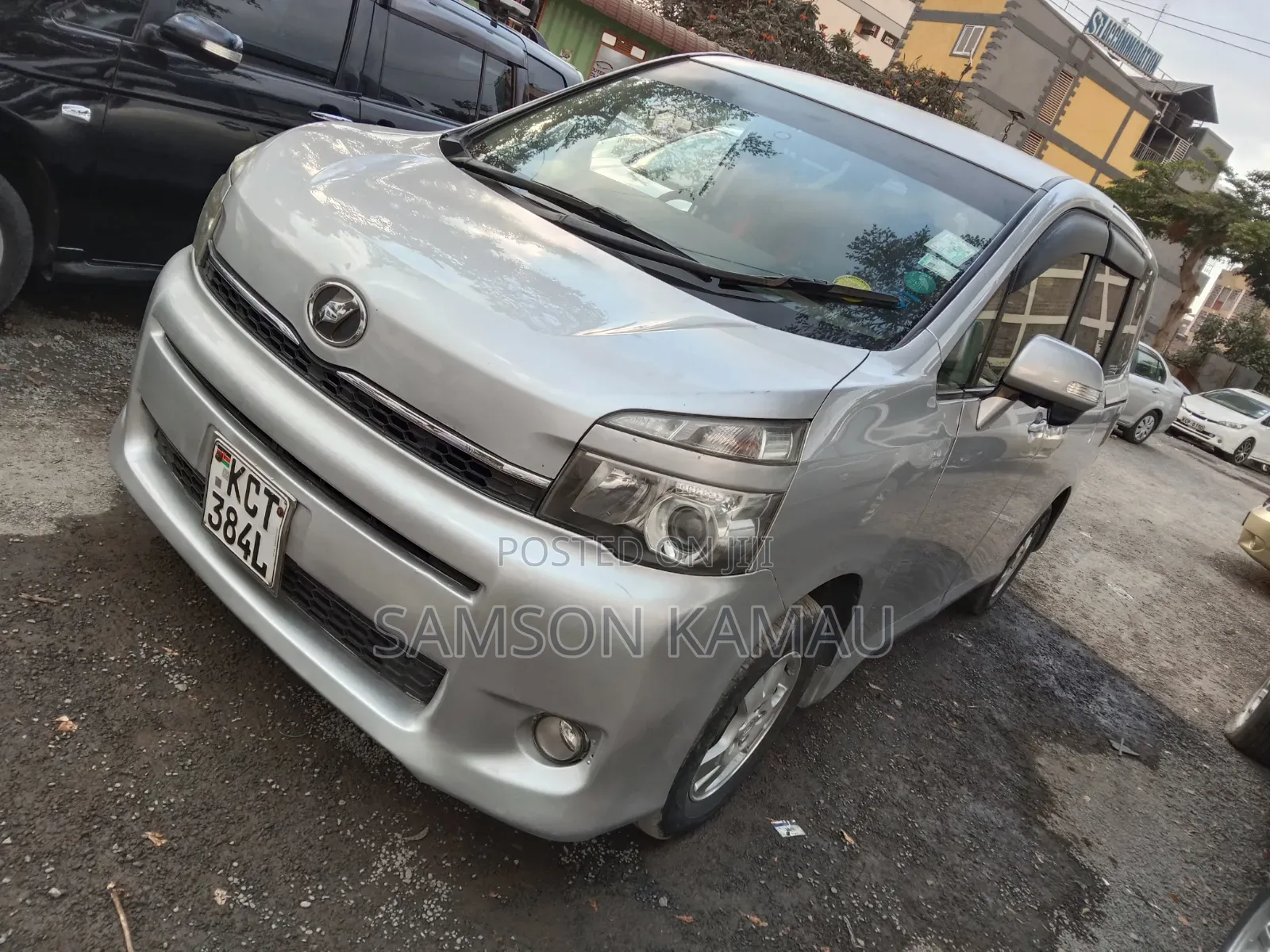 Toyota Voxy 2012 Silver