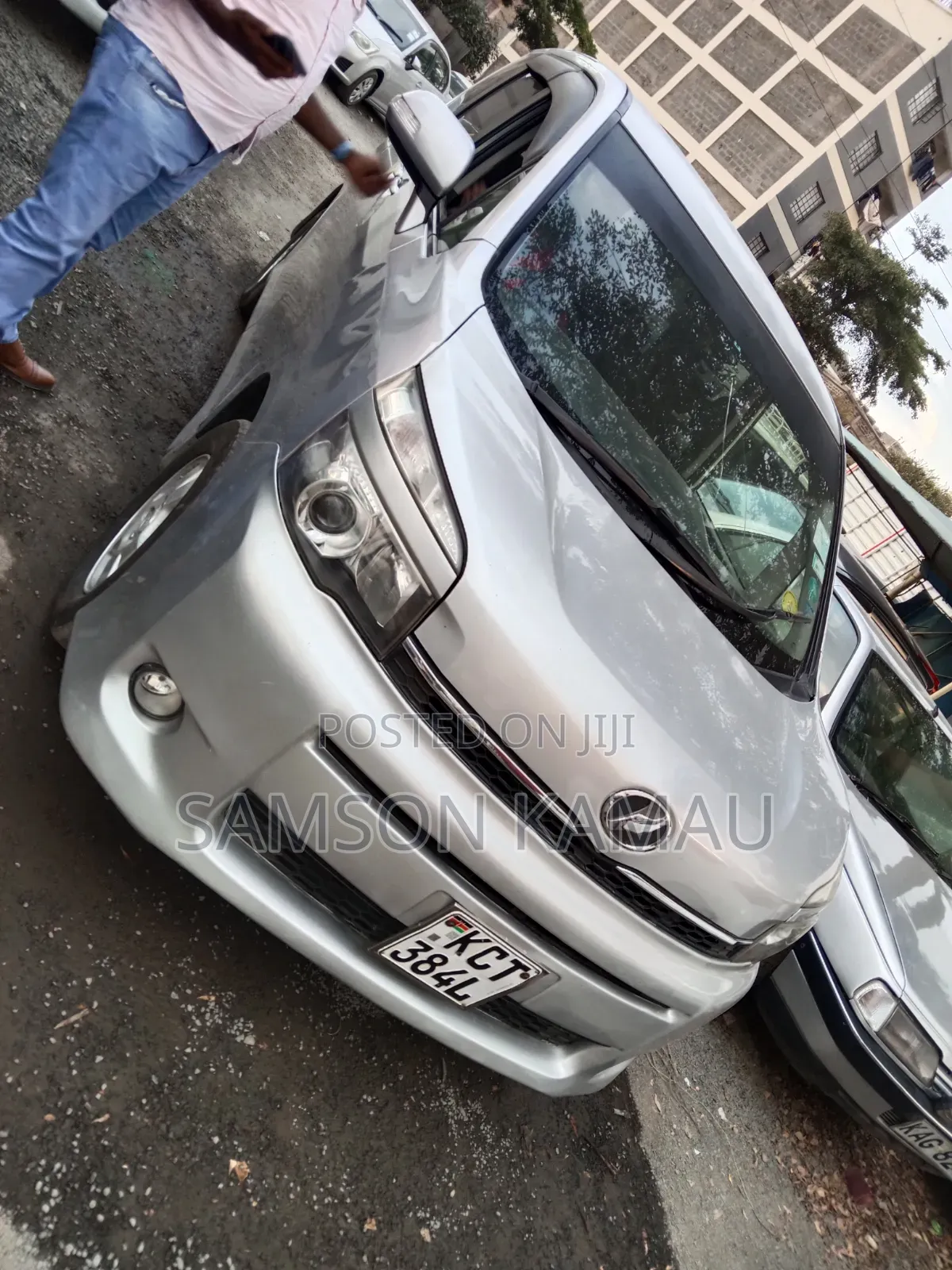 Toyota Voxy 2012 Silver
