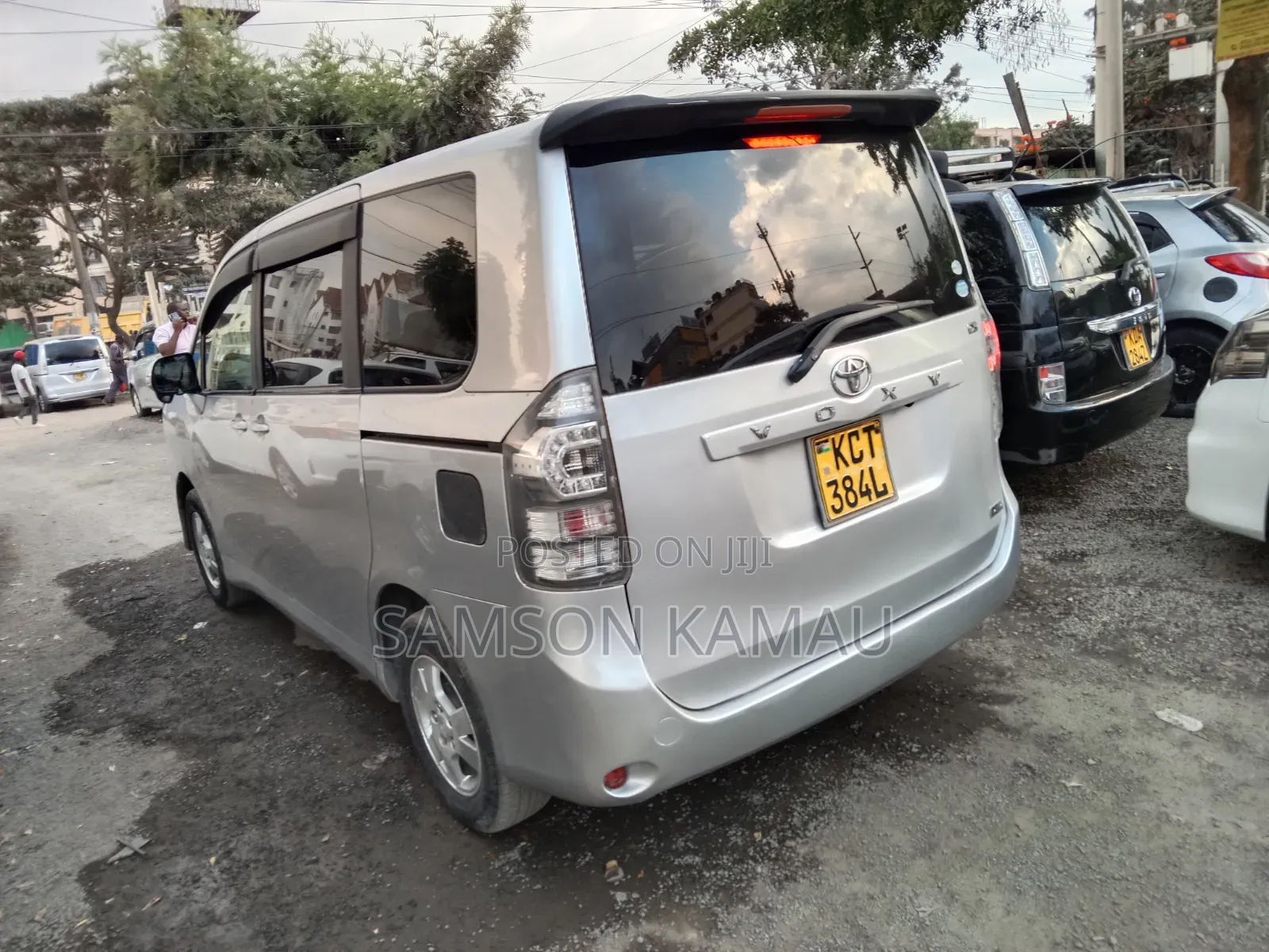 Toyota Voxy 2012 Silver