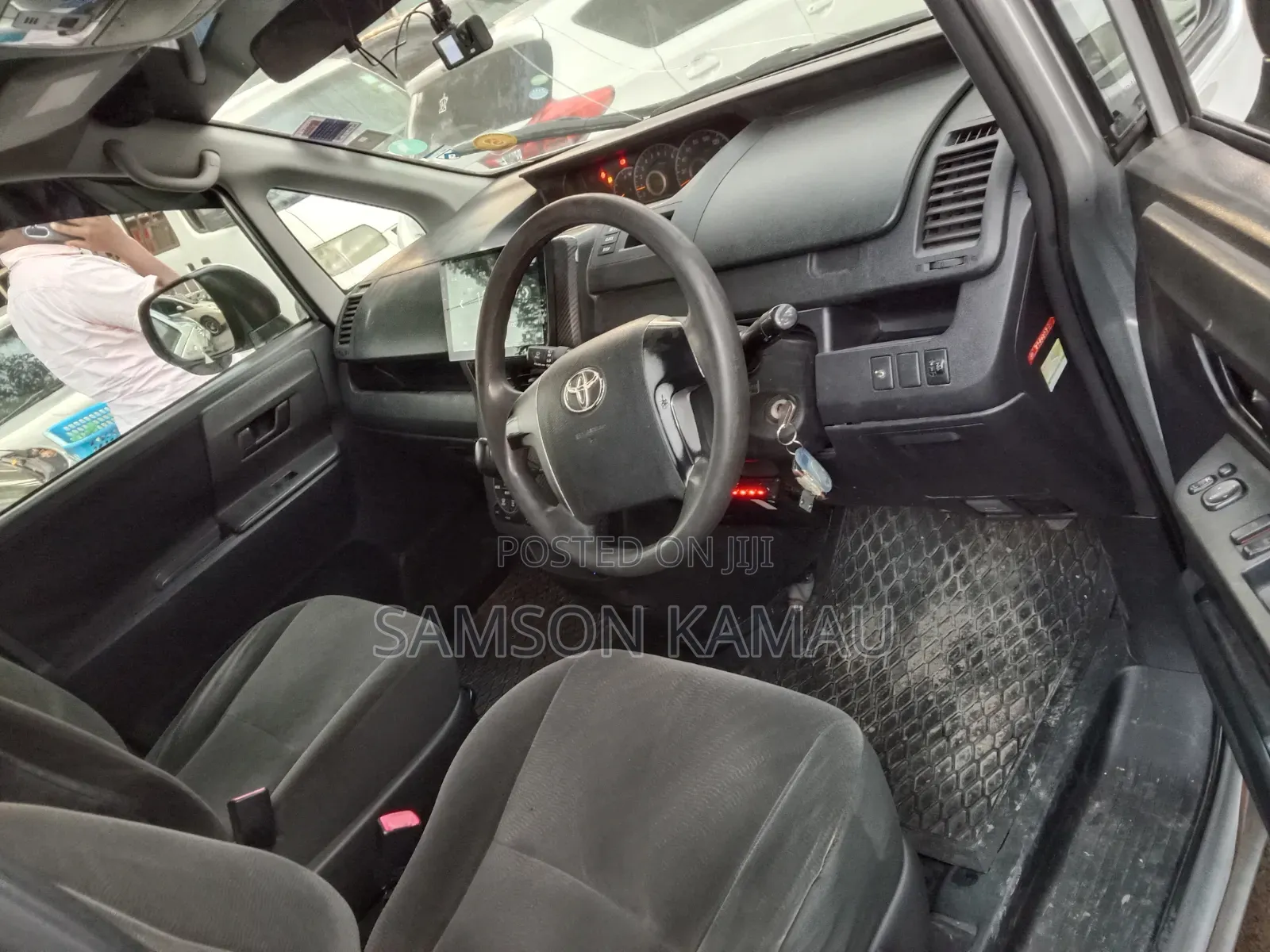 Toyota Voxy 2012 Silver