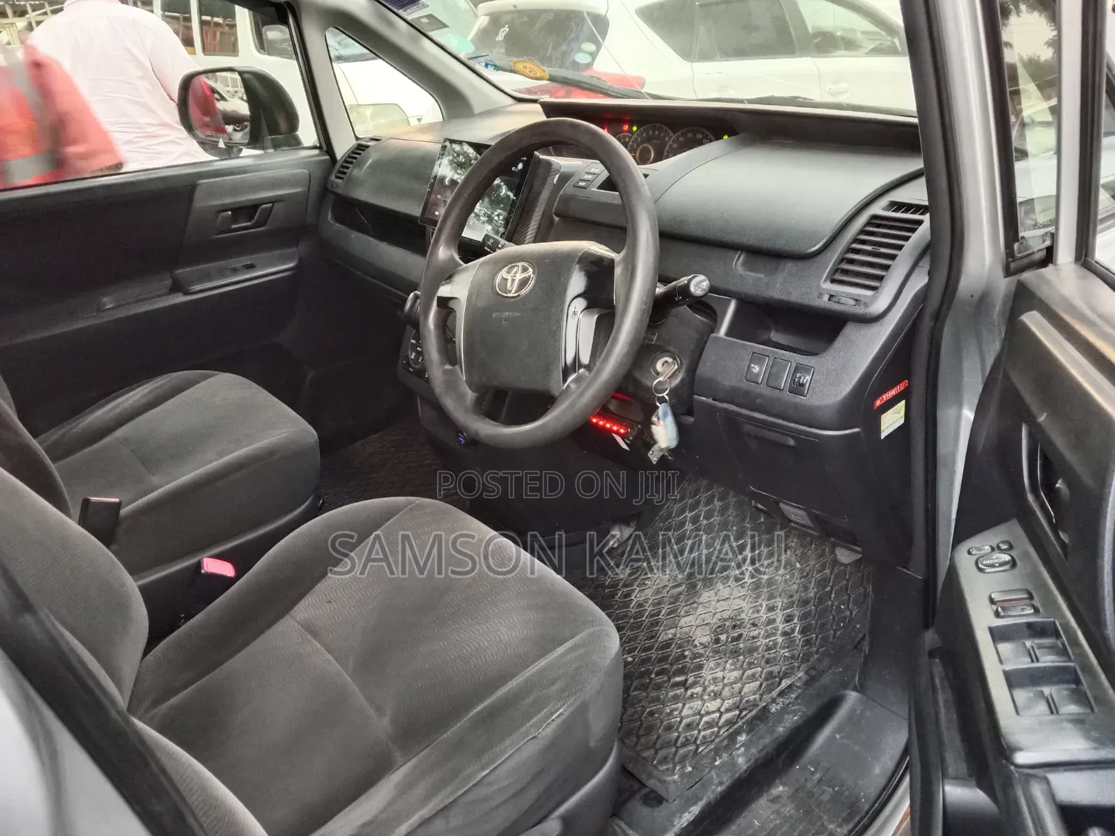 Toyota Voxy 2012 Silver
