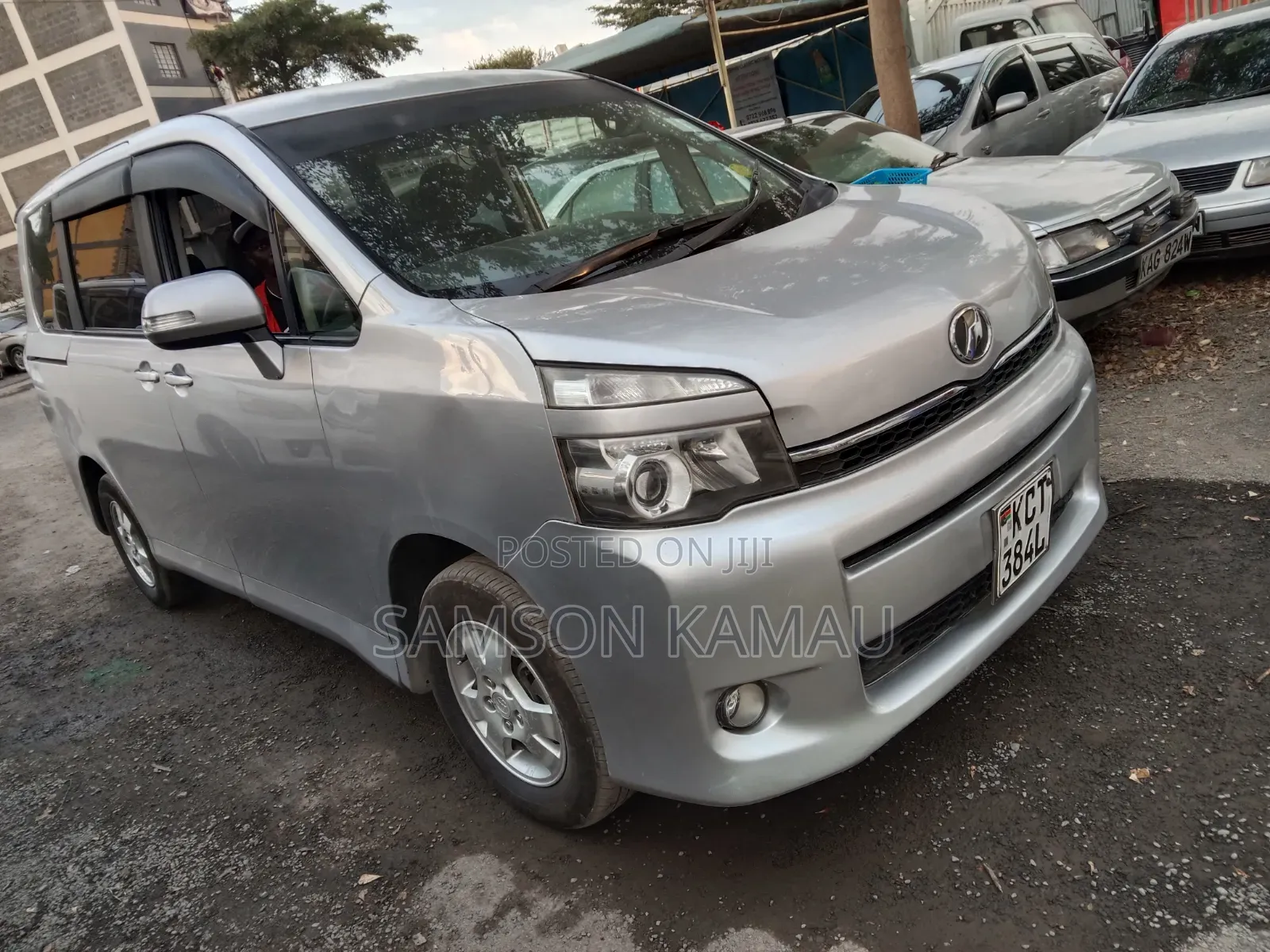 Toyota Voxy 2012 Silver