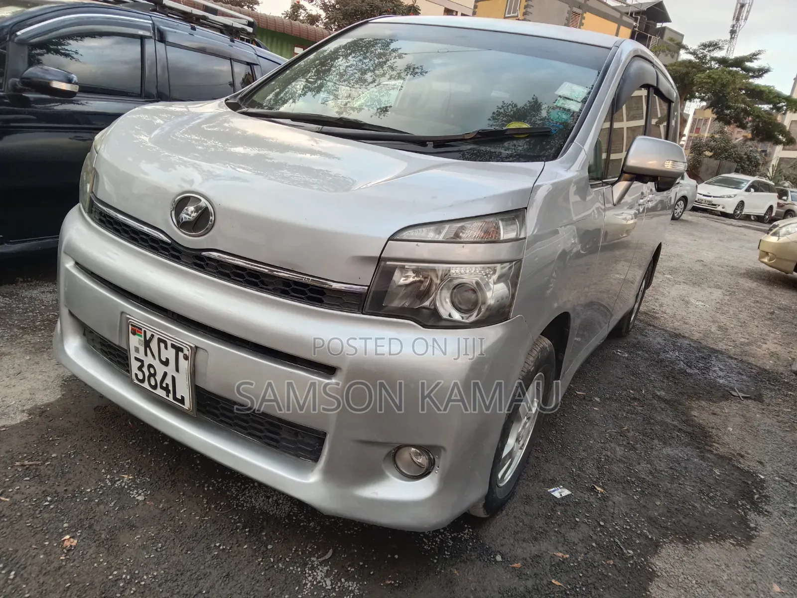Toyota Voxy 2012 Silver
