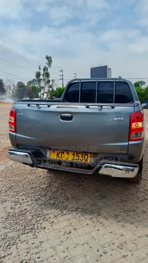 Mitsubishi L200 2015 Gray