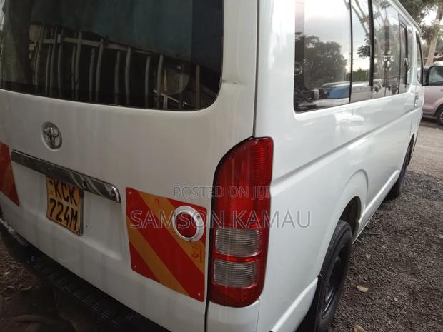 Toyota HiAce 2009 White