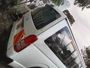 Toyota HiAce 2009 White