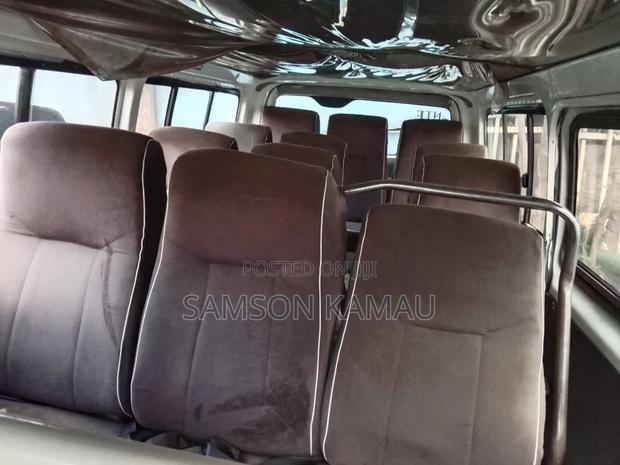 Toyota HiAce 2009 White - thumbnail 4