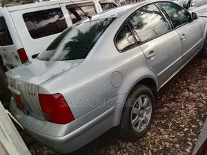 Volkswagen Passat 2000 Silver