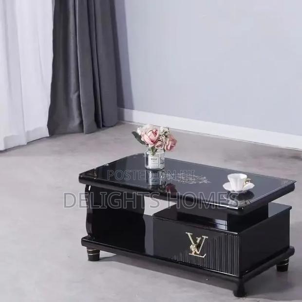 Stylish and Luxurious Living Room Coffee Table