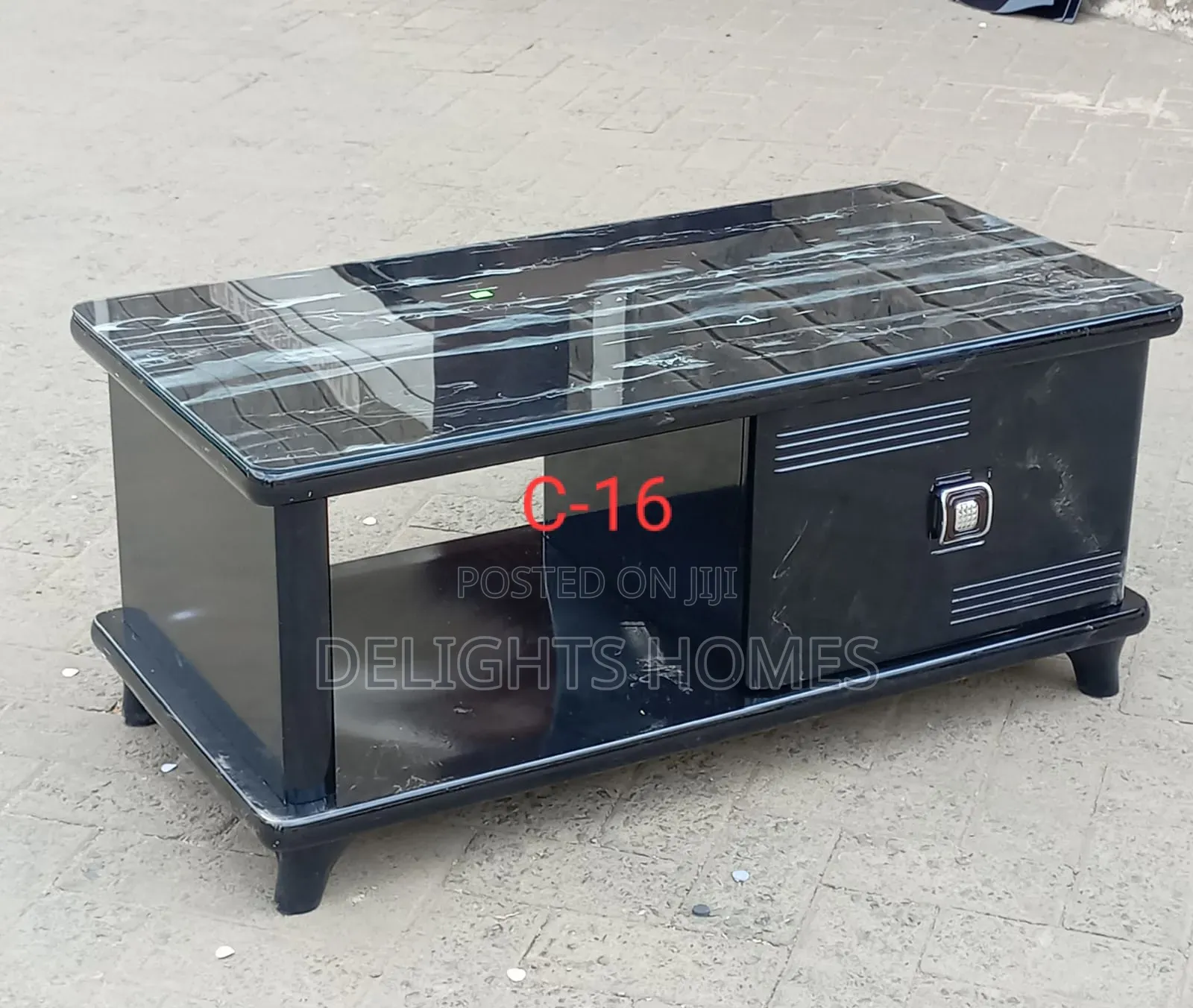 Stylish and Luxurious Living Room Coffee Table