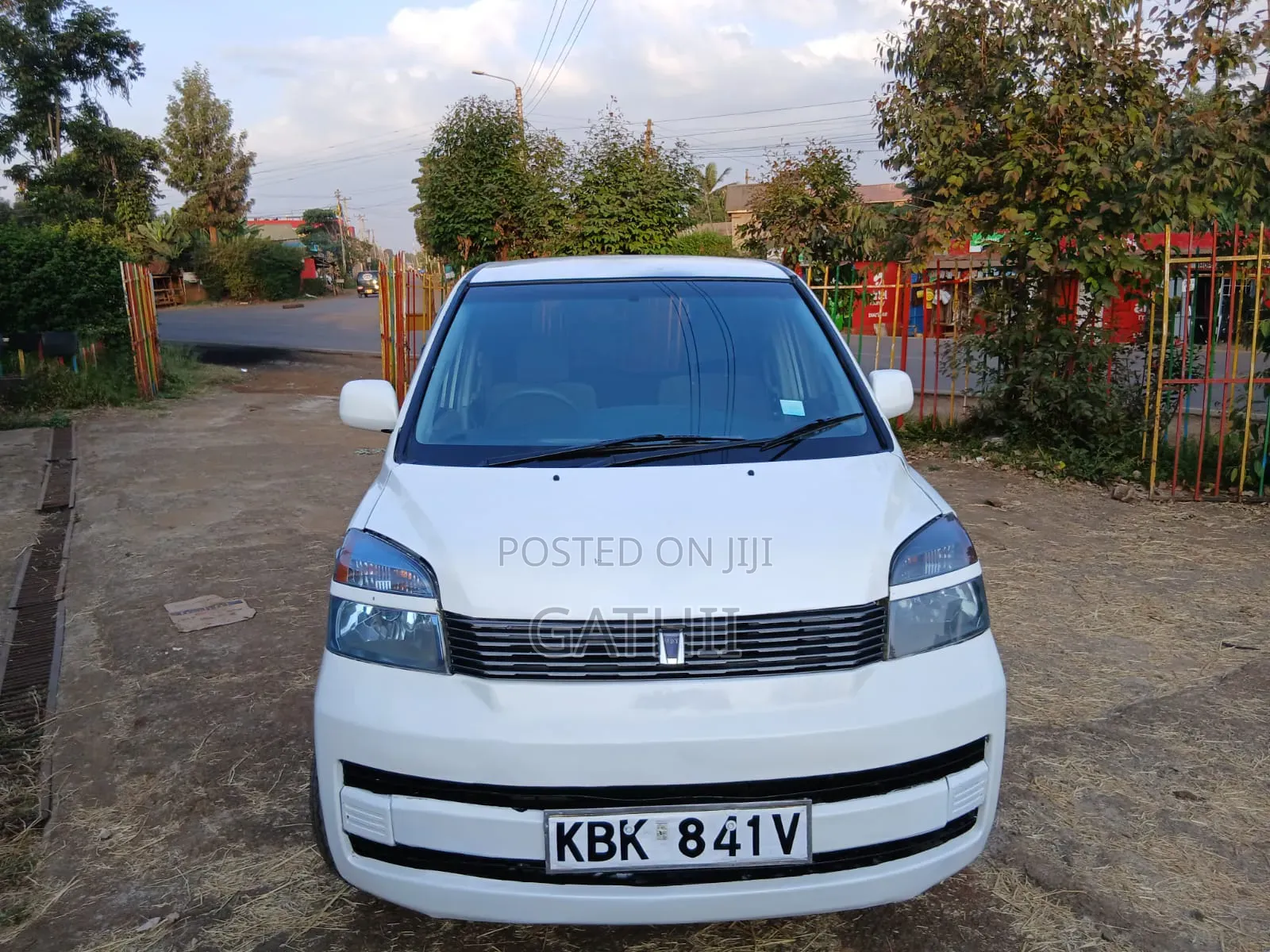 Toyota Noah 2004 White