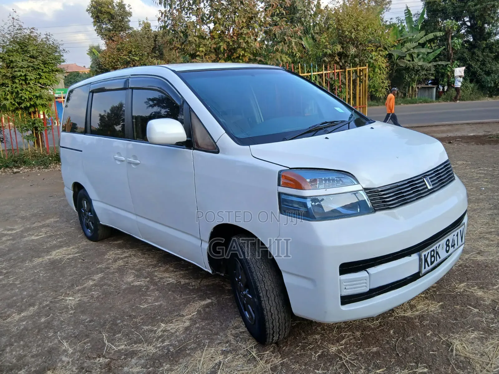Toyota Noah 2004 White