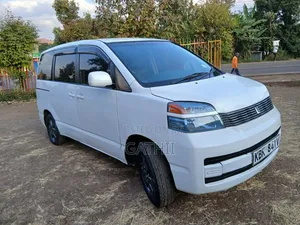 Toyota Noah 2004 White