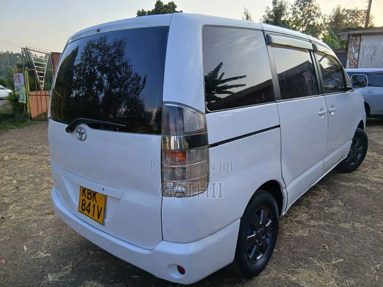 Toyota Noah 2004 White