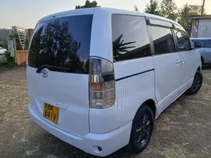 Toyota Noah 2004 White