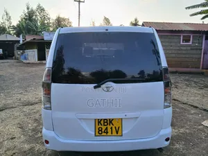 Toyota Noah 2004 White